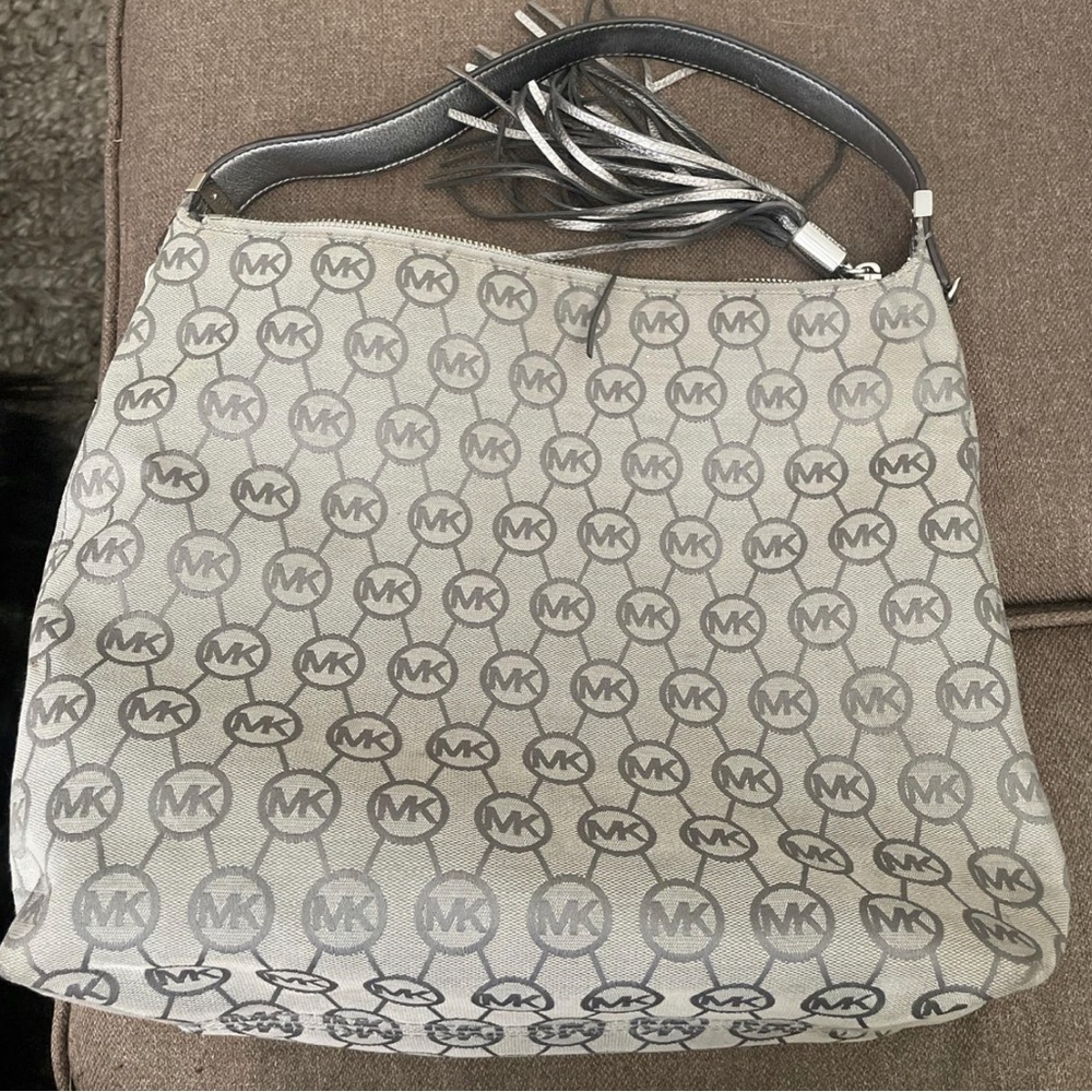 Michael Kors purse/shoulder bag; lightly used; excellent condition!